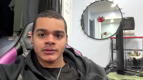 Snapshot of javiricorich chatting on 12.20.25 javiSdick online show from 12.20.25