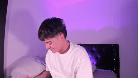 Snapshot of jaythomax chatting on 01.12.25 jaythomax online show from 01.12.25