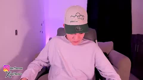 Snapshot of jaythomax chatting on 10.10.25 jaythomax online show from 10.10.25