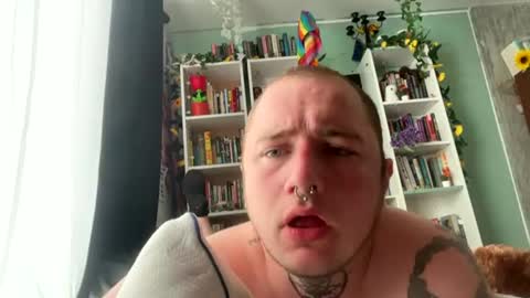 Snapshot of jazzyboypussylol chatting on 07.16.26 mymomleftmesoilikeitinthe online show from 07.16.26