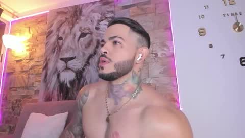 Snapshot of jean_lopez chatting on 11.20.25 Jean axelcrow Modelo Independiente online show from 11.20.25