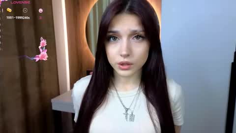 Snapshot of jeanninebeall chatting on 02.19.26 Bella online show from 02.19.26