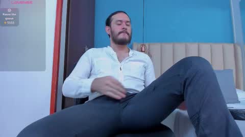 Snapshot of jeanpiere02 chatting on 09.12.25 Jeanpiere online show from 09.12.25