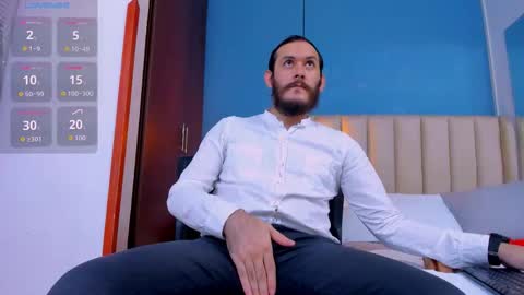 Snapshot of jeanpiere02 chatting on 10.12.25 Jeanpiere online show from 10.12.25