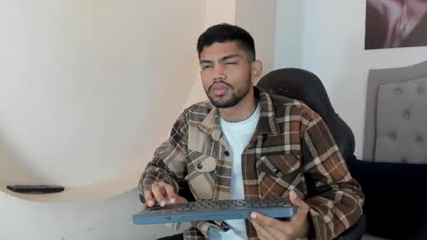 Snapshot of jeff_nick chatting on 11.05.25 Jeff Nick online show from 11.05.25