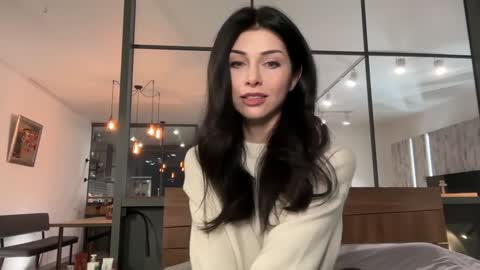 jennifer bones online show from 12.01.25