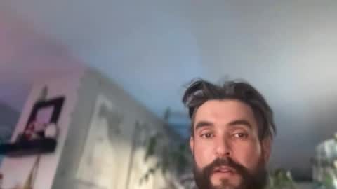 Snapshot of jellyfishfun chatting on 12.04.25 Guy Jones online show from 12.04.25