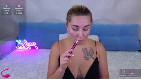 Snapshot of jemalia chatting on 09.22.25 Alice online show from 09.22.25