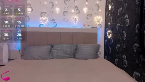 Snapshot of jemalia chatting on 12.21.25 Alice online show from 12.21.25