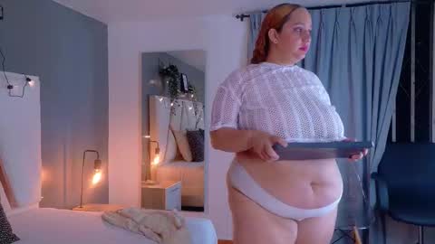 Snapshot of jenacooper__ chatting on 10.09.25 Jena online show from 10.09.25