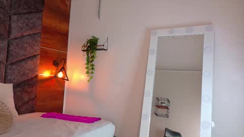 Snapshot of jenacooper__ chatting on 11.21.25 Jena online show from 11.21.25