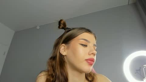 Dolly online show from 01.05.25