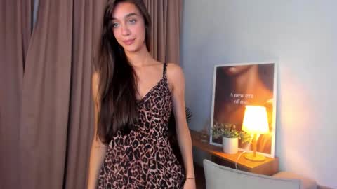 Snapshot of jenifferr_star chatting on 09.21.25 Elli online show from 09.21.25