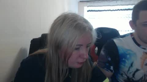 Snapshot of jenisandpeter chatting on 06.04.26 JenisAndPeter online show from 06.04.26