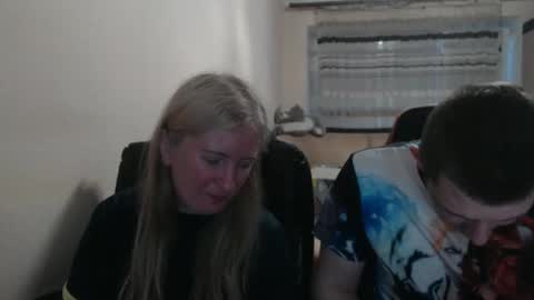 Snapshot of jenisandpeter chatting on 06.04.26 JenisAndPeter online show from 06.04.26