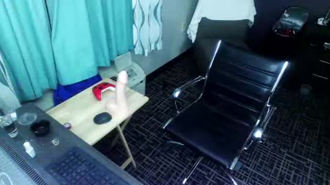 Jenna Cross online show from 01.12.25