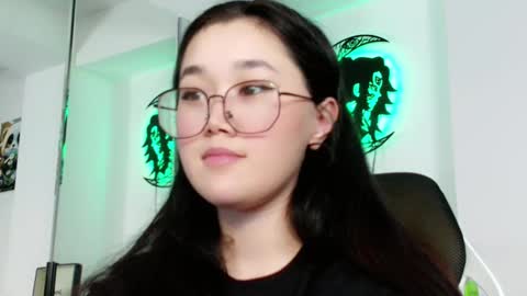 Snapshot of jennatyan chatting on 12.04.24 JENNA online show from 12.04.24