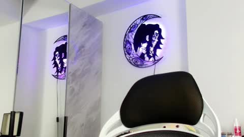 Snapshot of jennatyan chatting on 12.14.24 JENNA online show from 12.14.24