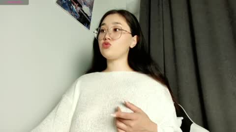 Snapshot of jennatyan chatting on 03.11.25 JENNA online show from 03.11.25