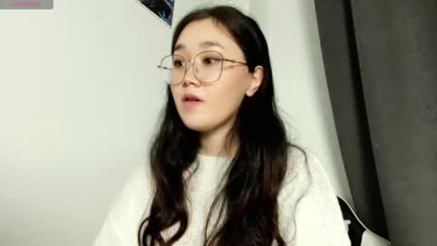 Snapshot of jennatyan chatting on 03.11.25 JENNA online show from 03.11.25