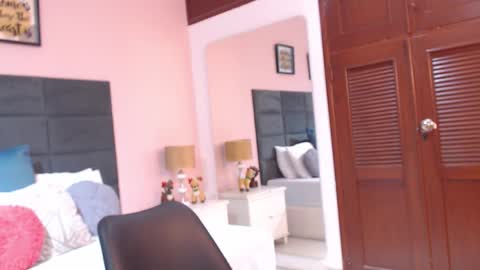 Snapshot of jenner_madison chatting on 11.08.25 jenner_madison online show from 11.08.25