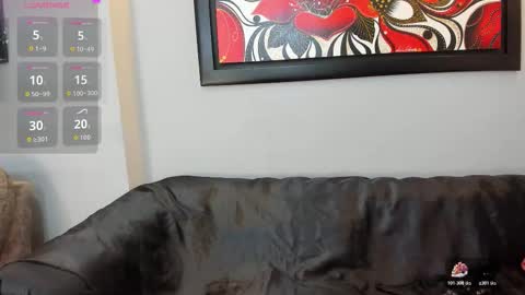 Snapshot of jennierosse chatting on 10.28.25 Jennie online show from 10.28.25