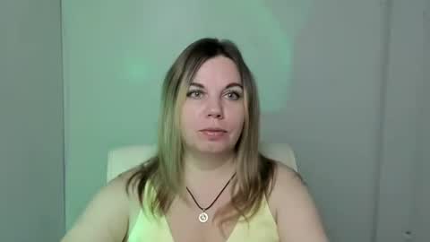 Snapshot of jennifer_moree chatting on 10.18.25 Jennifer online show from 10.18.25