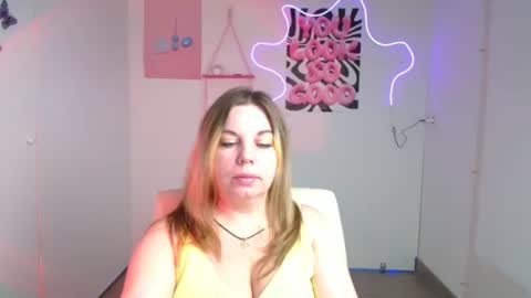 Snapshot of jennifer_moree chatting on 10.22.25 Jennifer online show from 10.22.25