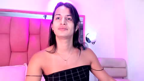 Snapshot of jennifer_t chatting on 02.04.25 jennifer_t online show from 02.04.25