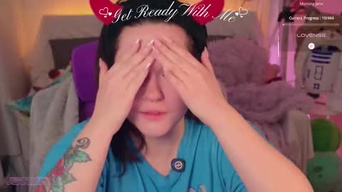 Snapshot of jennkenobi chatting on 02.10.26 Jenn online show from 02.10.26