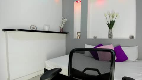 Snapshot of jenny_towers chatting on 12.28.24 jenny_towers online show from 12.28.24