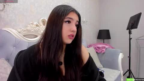 Snapshot of jennyferguson chatting on 11.03.25 Jenny Ferguson online show from 11.03.25