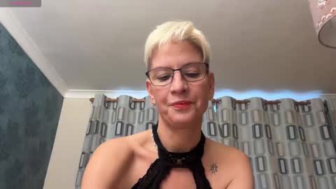 JennyHazel online show from 11.04.25