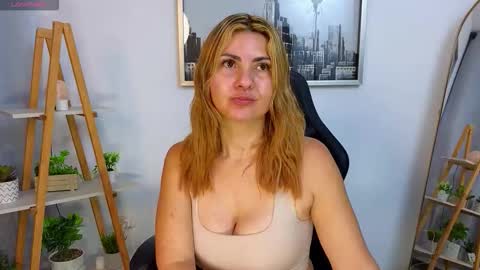 bella  adams online show from 10.17.25