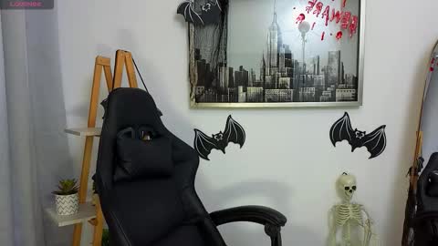 bella  adams online show from 10.22.25