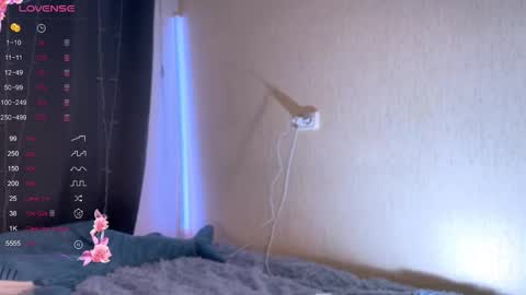 jessica_volker online show from 02.04.26