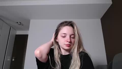 Snapshot of jessicahwinters chatting on 06.18.26 Jessica online show from 06.18.26