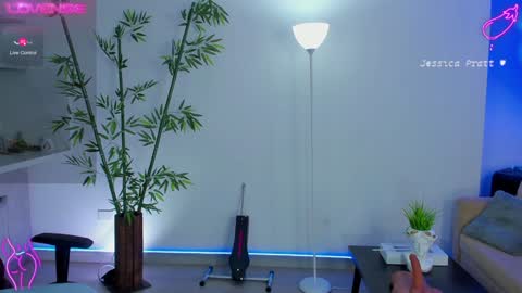 Snapshot of jessicapratt chatting on 02.01.25 Jessica Pratt IG jessicaxpratt online show from 02.01.25