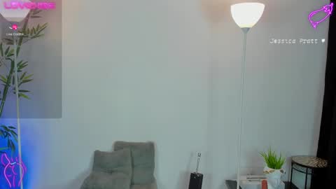 Snapshot of jessicapratt chatting on 02.19.25 Jessica Pratt IG jessicaxpratt online show from 02.19.25
