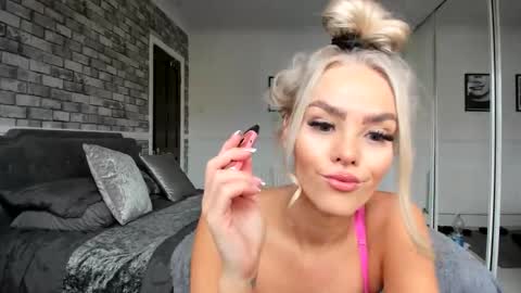 jessiebella0210_ online show from 10.26.25