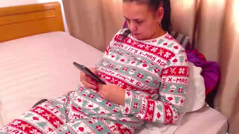 Snapshot of jessiestar3 chatting on 02.01.26 jessiestar3 online show from 02.01.26