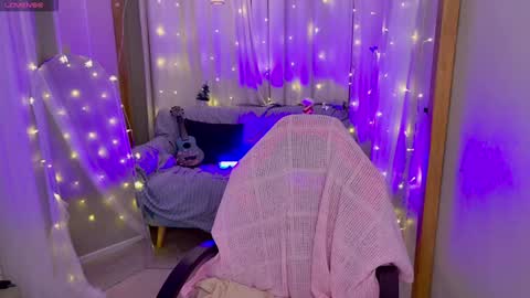 Snapshot of jessiestarz chatting on 12.25.24 Jessi online show from 12.25.24