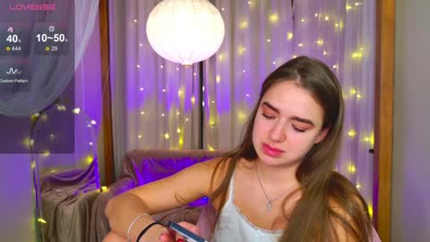 Snapshot of jessiestarz chatting on 01.04.25 Jessi online show from 01.04.25