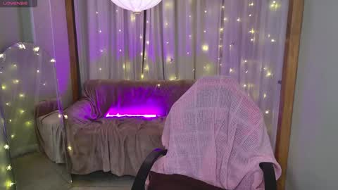 Snapshot of jessiestarz chatting on 01.08.25 Jessi online show from 01.08.25