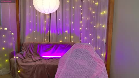 Snapshot of jessiestarz chatting on 01.12.25 Jessi online show from 01.12.25