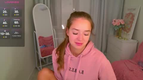 Snapshot of jessiestarz chatting on 10.04.25 Jessi online show from 10.04.25