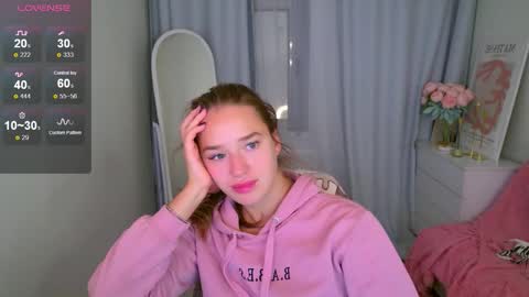 Snapshot of jessiestarz chatting on 10.10.25 Jessi online show from 10.10.25