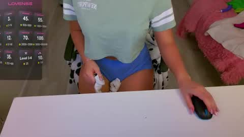 Snapshot of jessiestarz chatting on 11.12.25 Jessi online show from 11.12.25