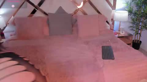 JESSICA STONNE online show from 03.06.25