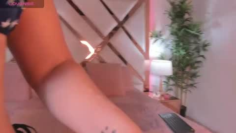 Snapshot of jessiica_stonne2 chatting on 07.05.26 JESSICA STONNE online show from 07.05.26